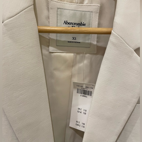 NWT Abercrombie Cream Blazer - Picture 2 of 3